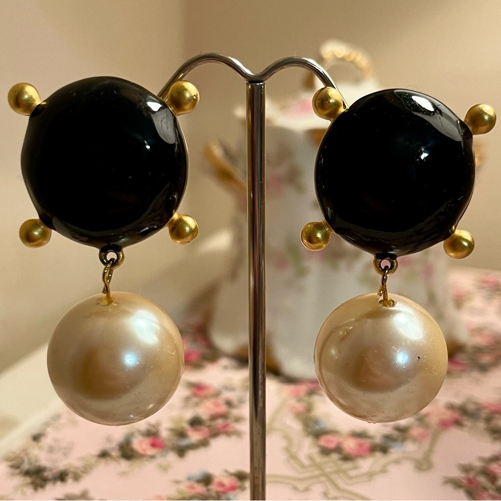 VINTAGE GIVENCHY BLACK ENAMEL AND FAUX PEARL CLIP-ON DANGLE EARRINGS HTF